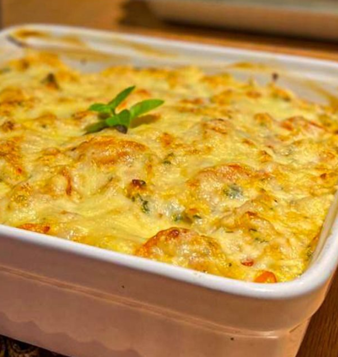 Camarão Gratinado ao Molho 4 Queijos / Shrimp Gratin in Four-Cheese Sauce