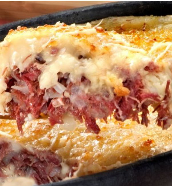 Escondidinho de Mandioca com Carne Seca / Yuca Mash Casserole with Shredded Dried Beef